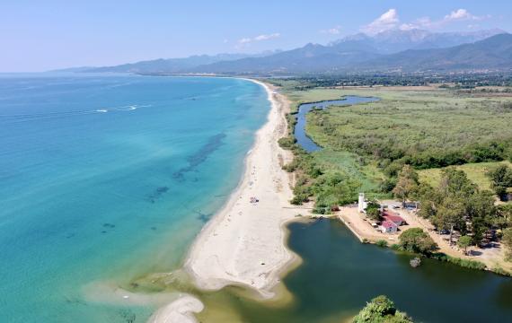 Vue aérienne de la plage de Calzarellu