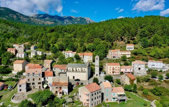 ISOLACCIU DI FIUOMRBU VILLAGE VUE DU CIEL