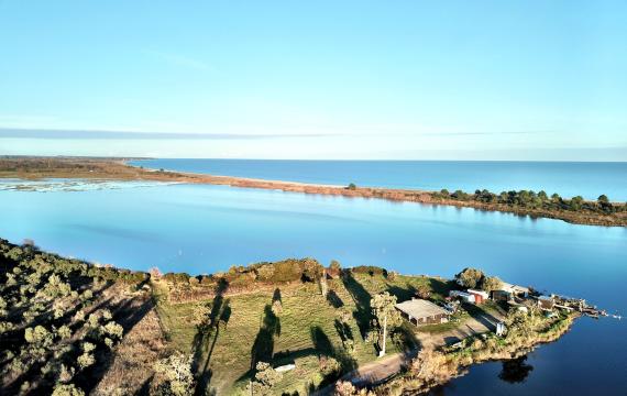 vue etang de palu et cabane du pêcheur 